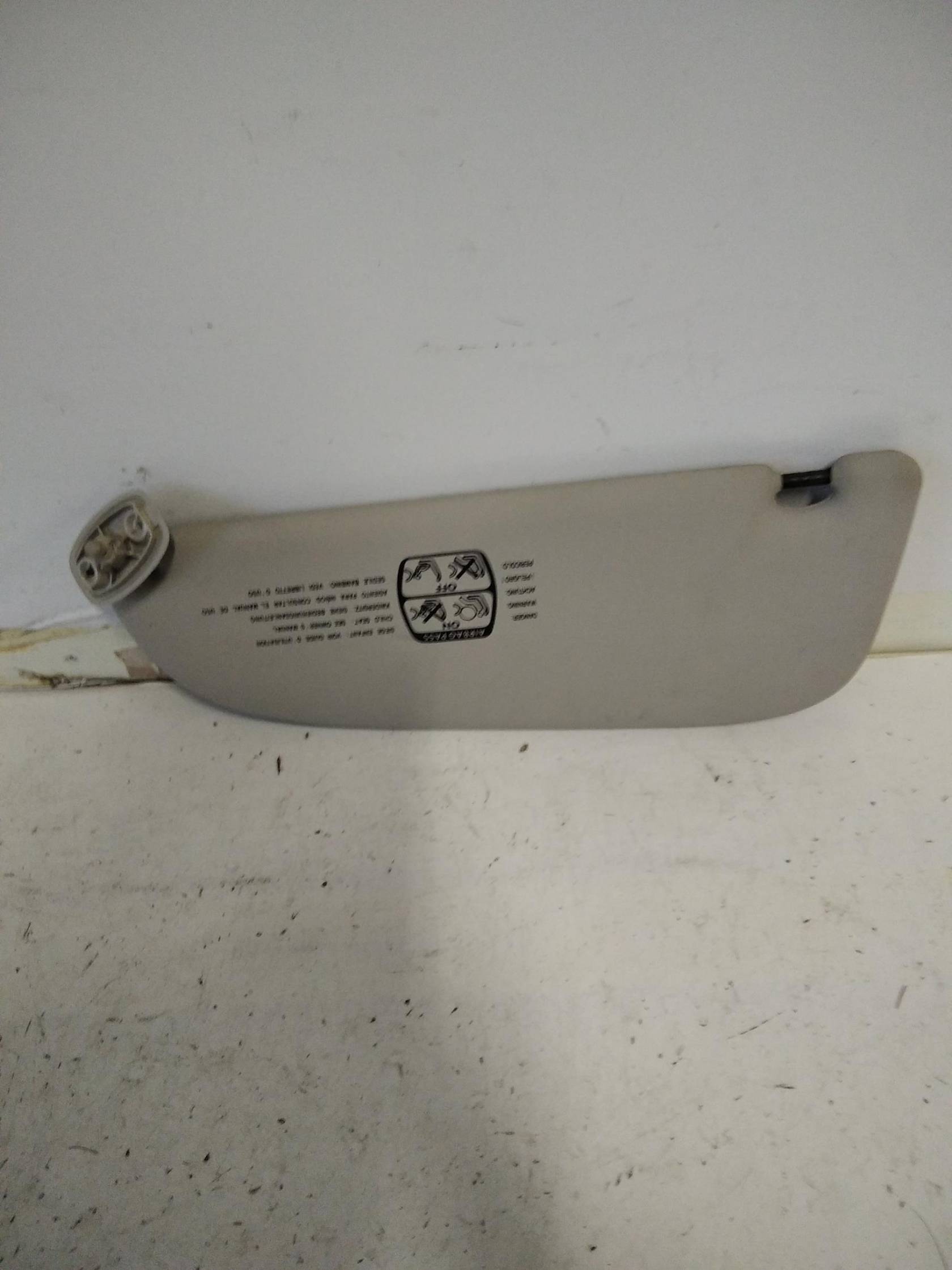 Aletta parasole parabrezza dx.